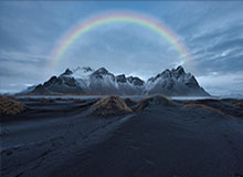 开云体育下载-冠军排面！雷克瑟姆赛前列队欢迎，向英冠冠军考文垂致敬