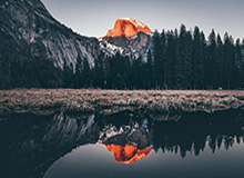 开云体育下载-冠军排面！雷克瑟姆赛前列队欢迎，向英冠冠军考文垂致敬